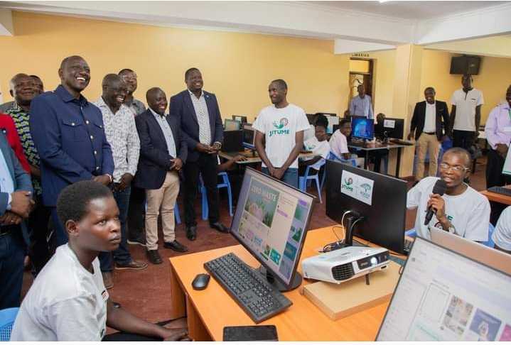 Meeting with 5th President of Kenya at Jitume ICT Lab Launch